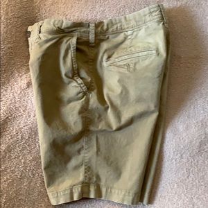 Men’s khaki shorts